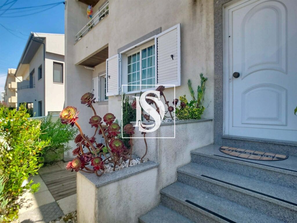 Andar moradia T2+2 com garagem na Cidade da Maia