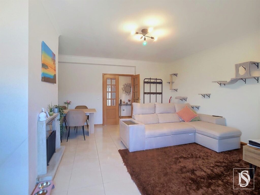 Apartamento T3+1 com garagem em Oliveirinha, Aveiro