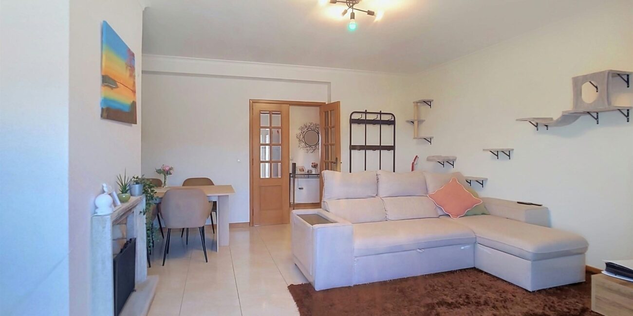 Apartamento T3+1 com garagem em Oliveirinha, Aveiro