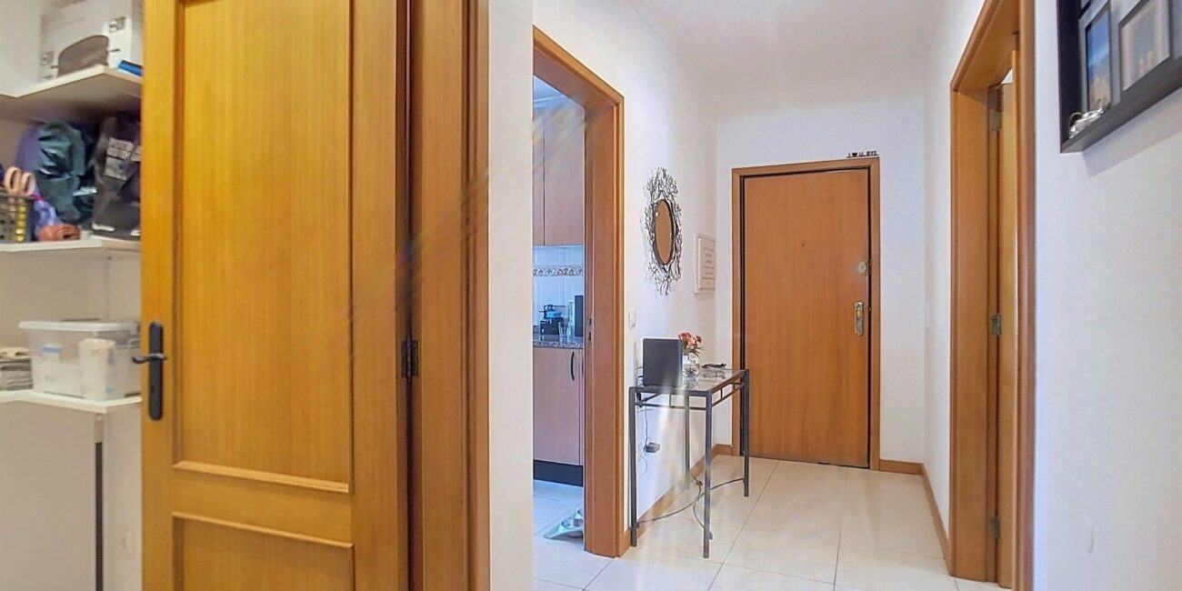 Apartamento T3+1 com garagem em Oliveirinha, Aveiro