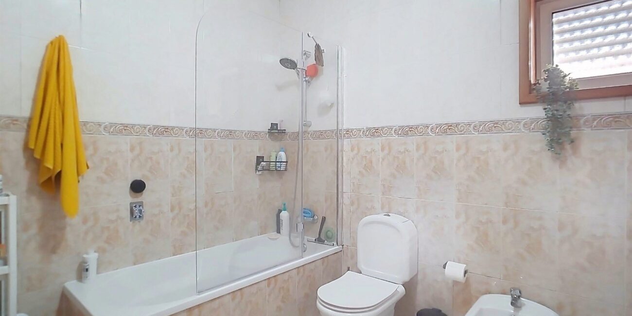 Apartamento T3+1 com garagem em Oliveirinha, Aveiro