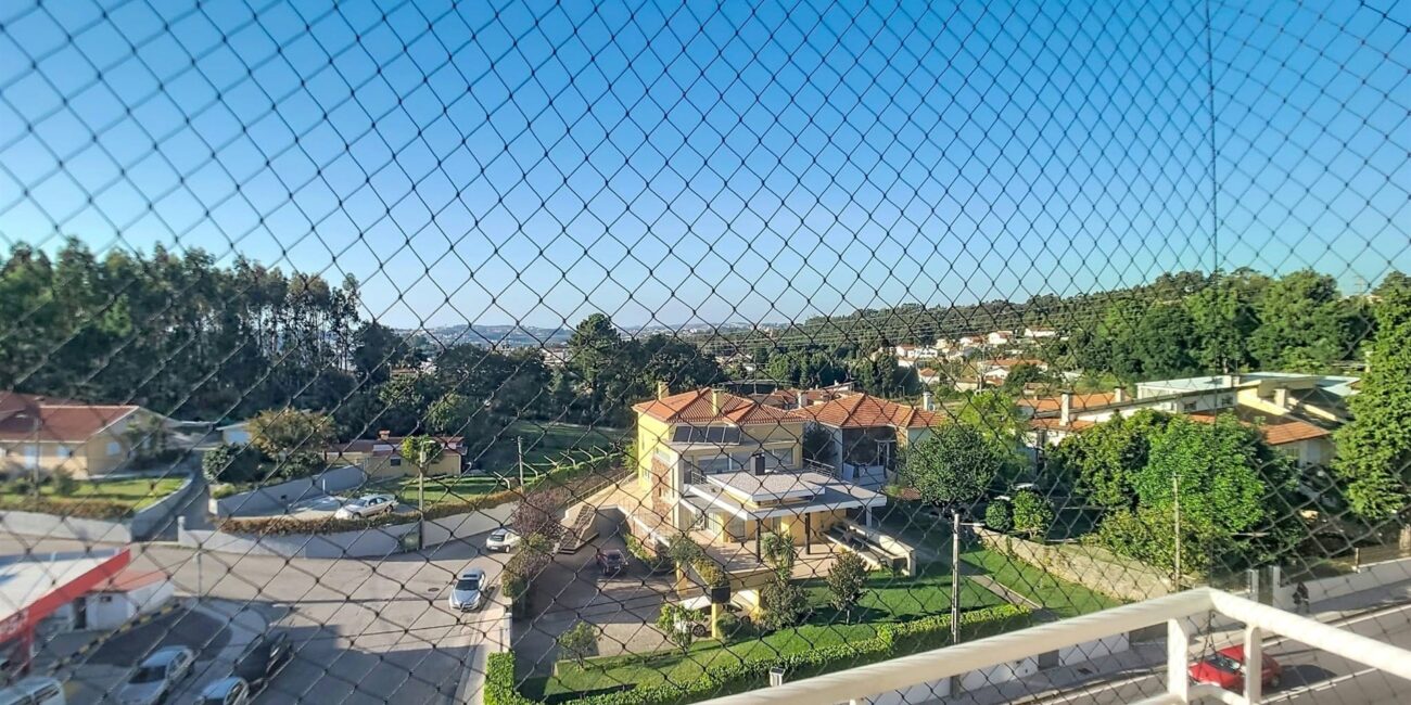 Apartamento T3+1 com garagem em Oliveirinha, Aveiro