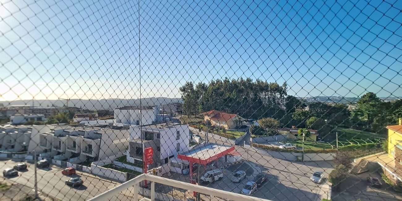 Apartamento T3+1 com garagem em Oliveirinha, Aveiro
