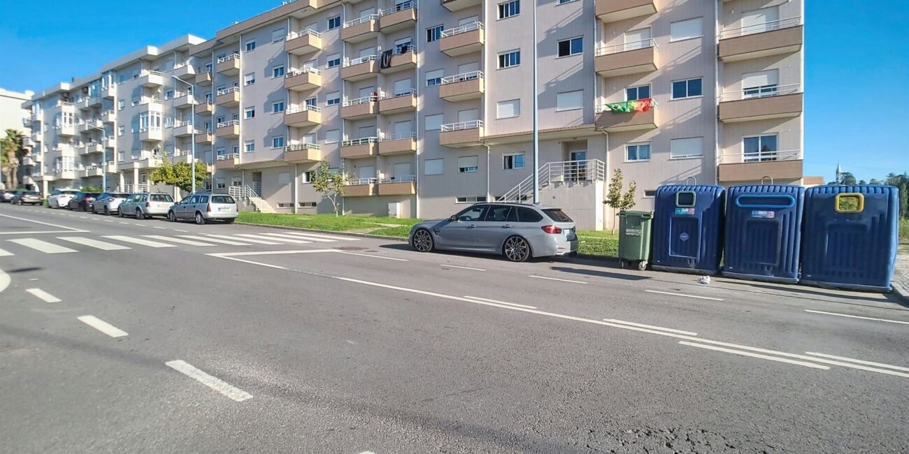 Apartamento T3+1 com garagem em Oliveirinha, Aveiro