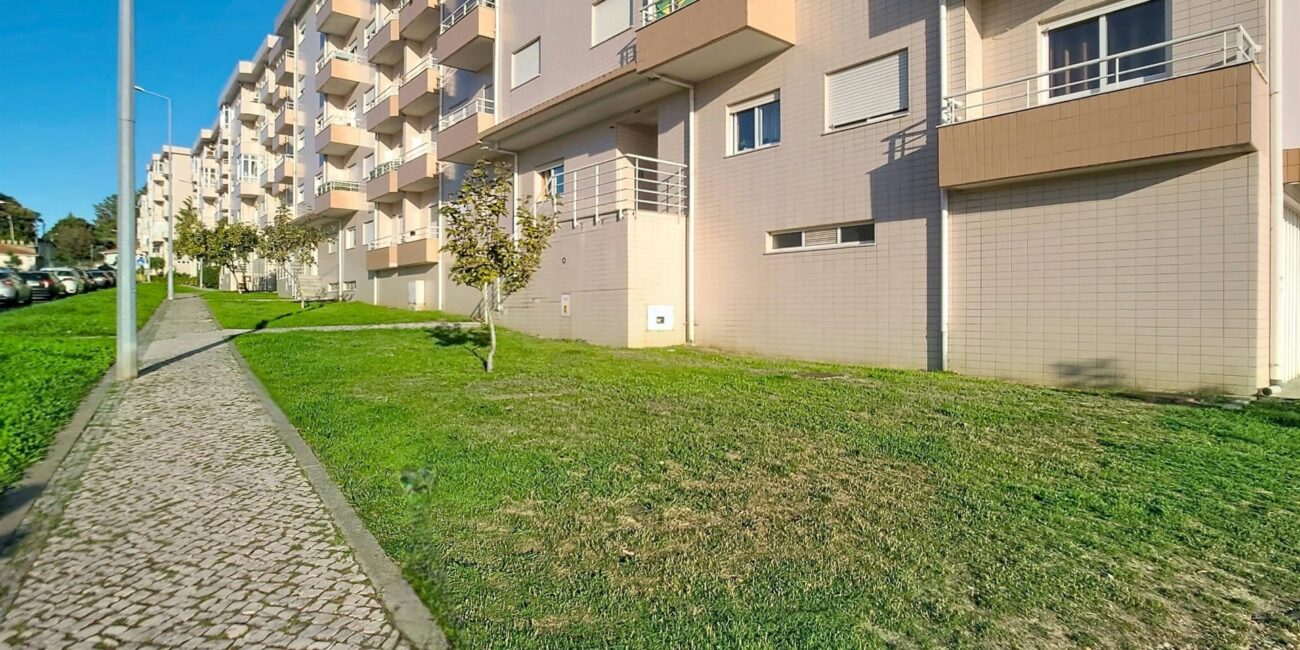 Apartamento T3+1 com garagem em Oliveirinha, Aveiro