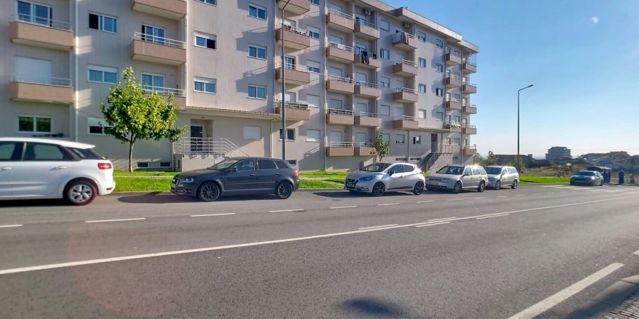 Apartamento T3+1 com garagem em Oliveirinha, Aveiro