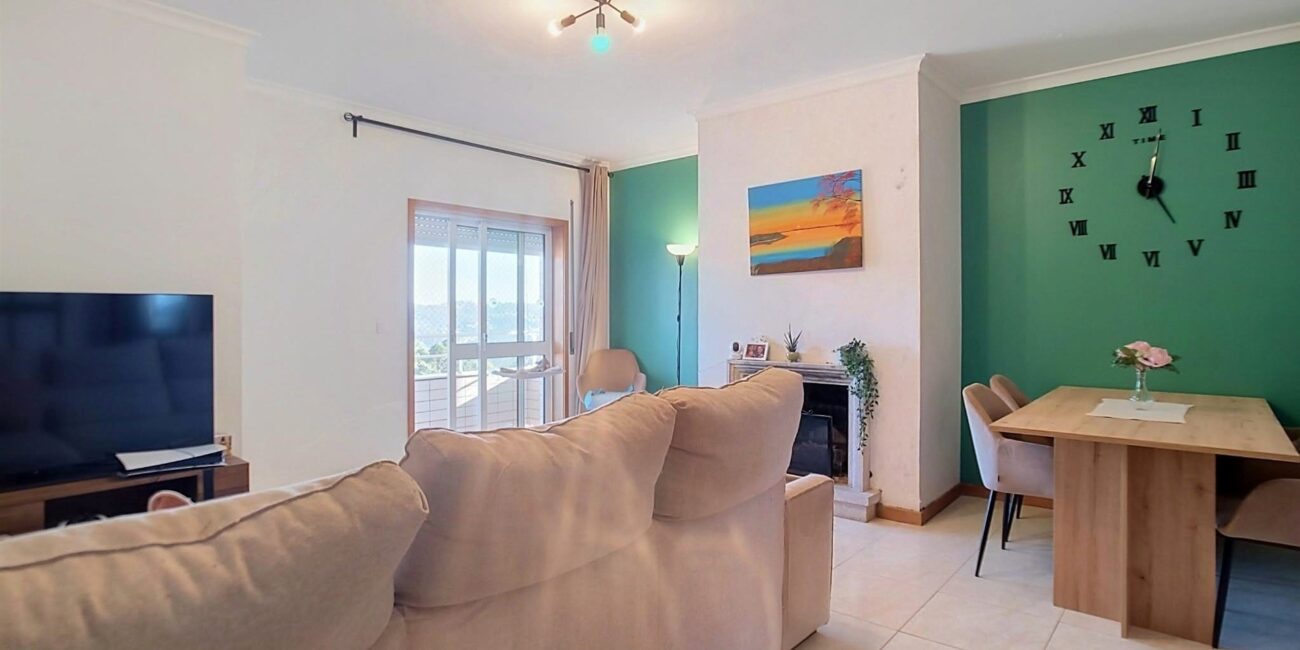 Apartamento T3+1 com garagem em Oliveirinha, Aveiro