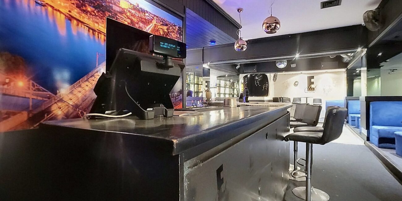 Espaço comercial licenciado para bar junto ao Palácio de Cristal, Porto