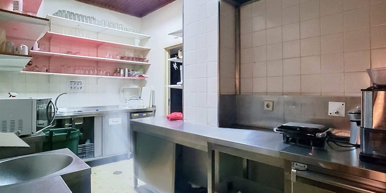 Espaço comercial licenciado para bar junto ao Palácio de Cristal, Porto