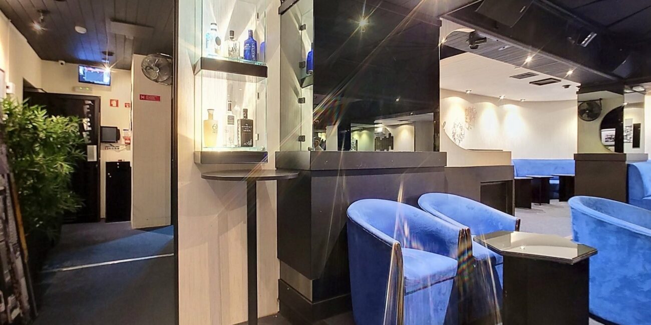 Espaço comercial licenciado para bar junto ao Palácio de Cristal, Porto