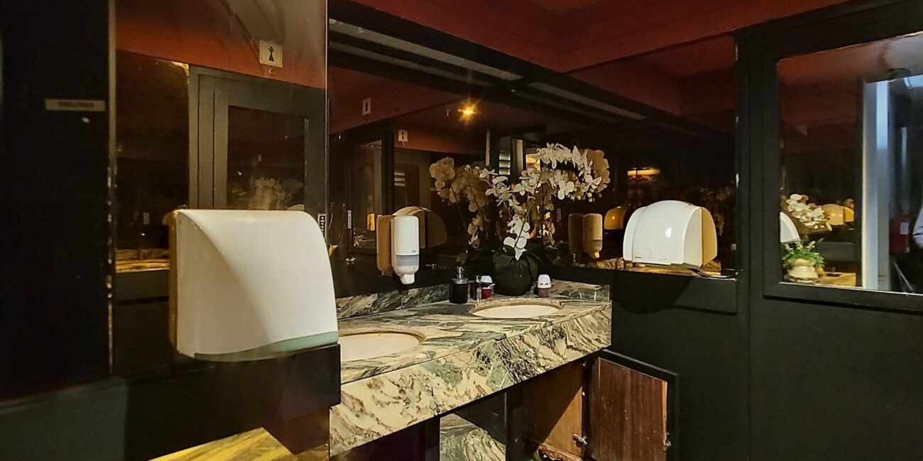 Espaço comercial licenciado para bar junto ao Palácio de Cristal, Porto